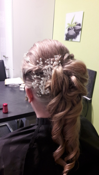 brautstyling-brautfrisur-friseursalon-um-haaresbreite-duderstadt_06.jpg